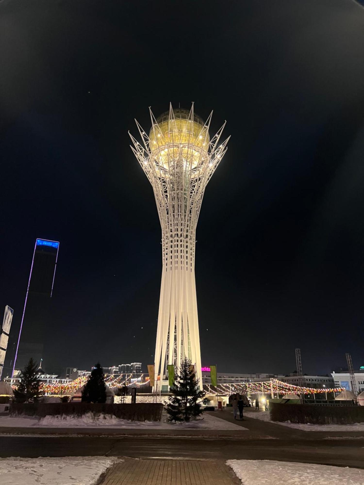 7 Очень Теплая Возле Байтерека Квартира Для 1-4 Человек Nur-Sultan  Exterior photo